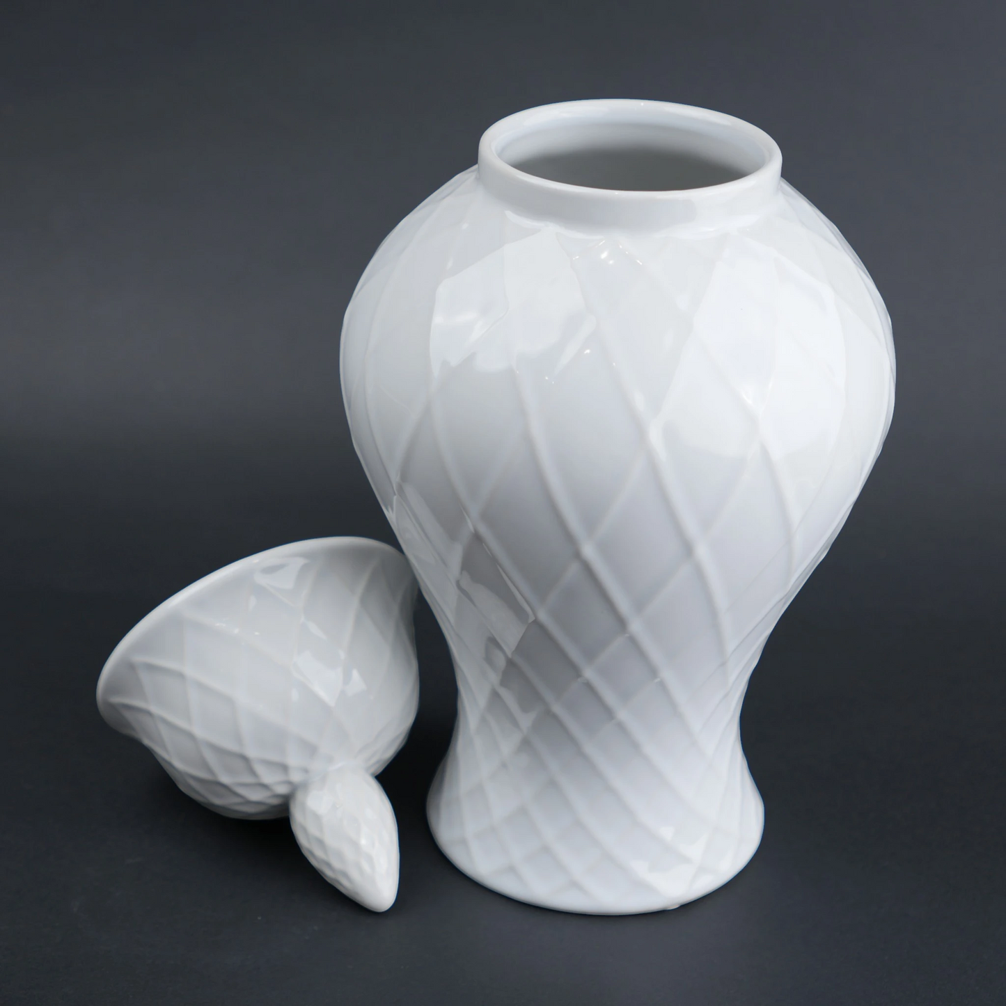 Ivory lattice jar top-down, lid beside