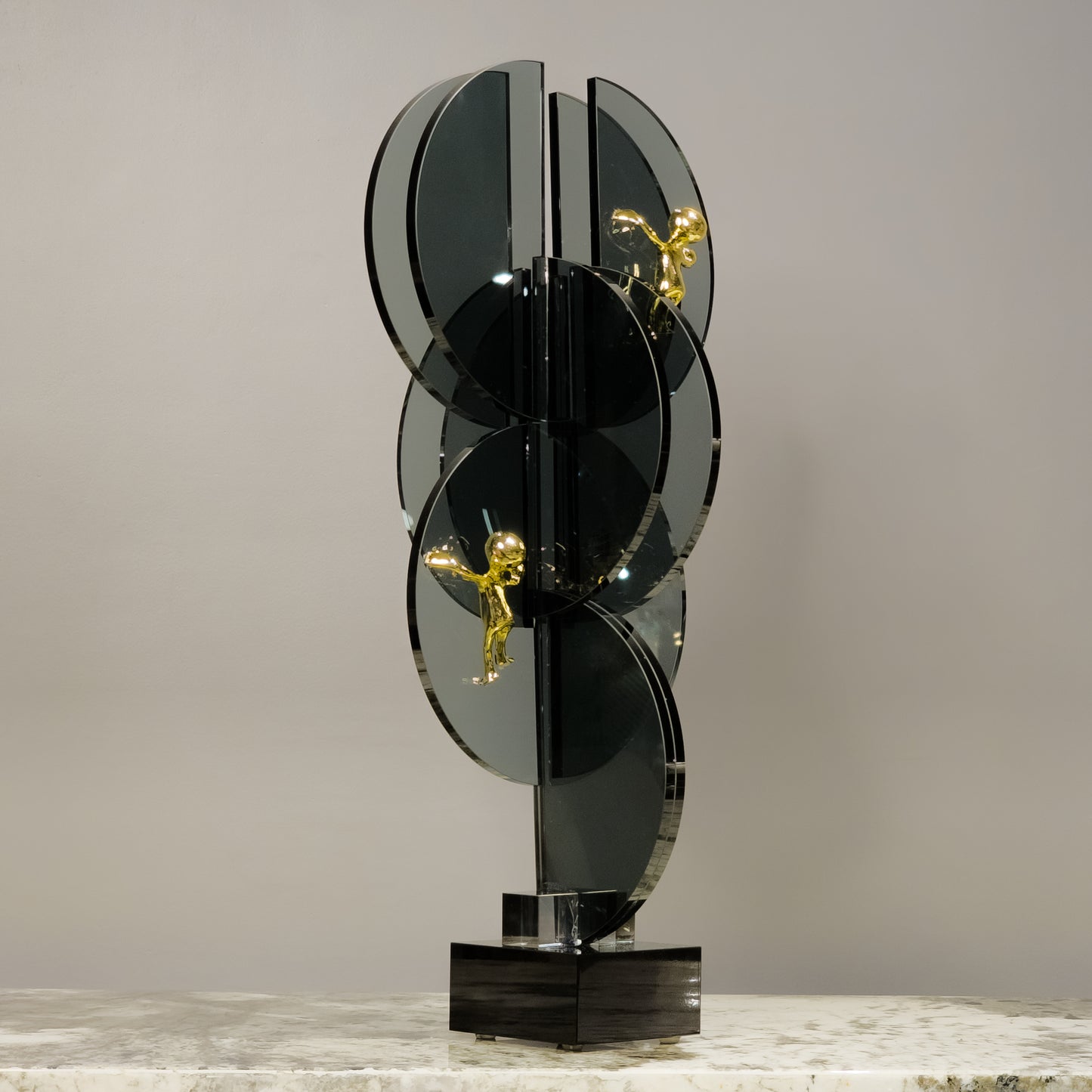 Climbers in Motion – Sculptural Tinted Glass Centerpiece