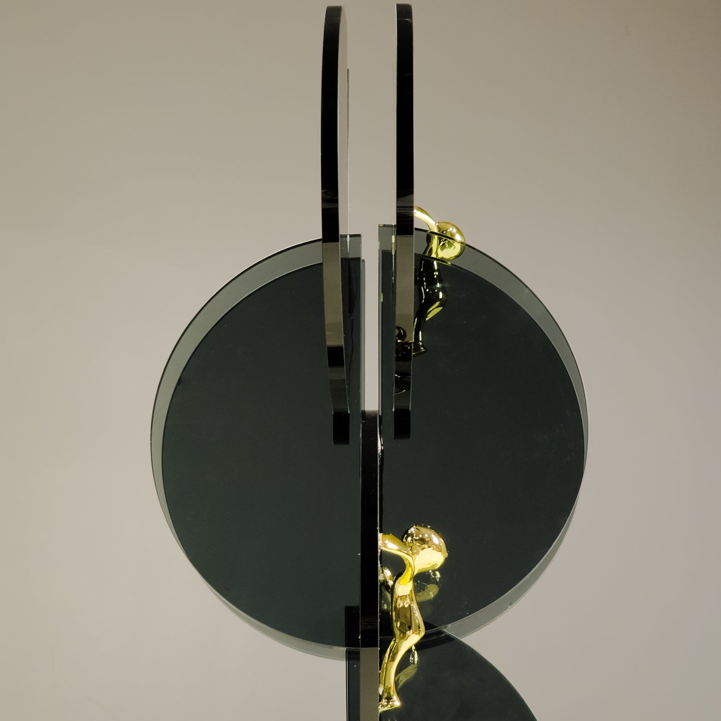 Climbers in Motion – Sculptural Tinted Glass Centerpiece