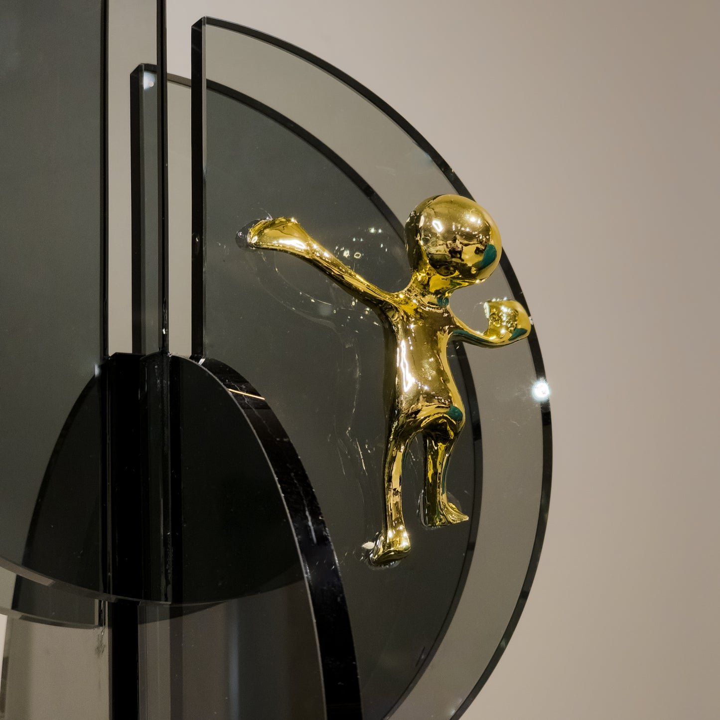 Momentum Climb Glass Accent