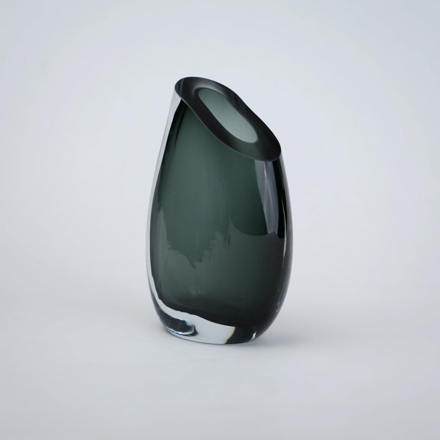Emerald Curve smoke vase side-angle on white