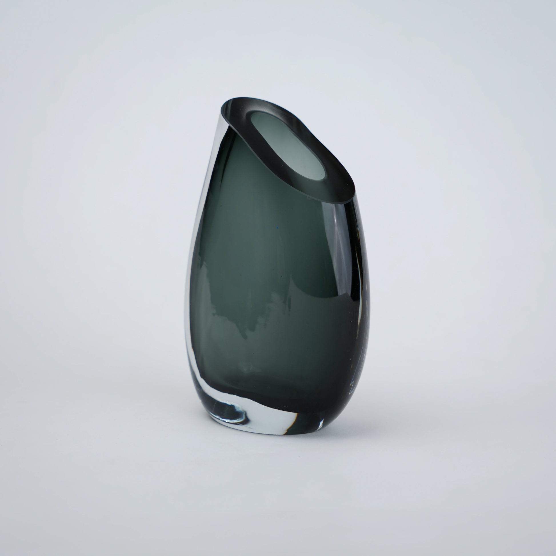 Emerald Curve smoke vase side-angle on white