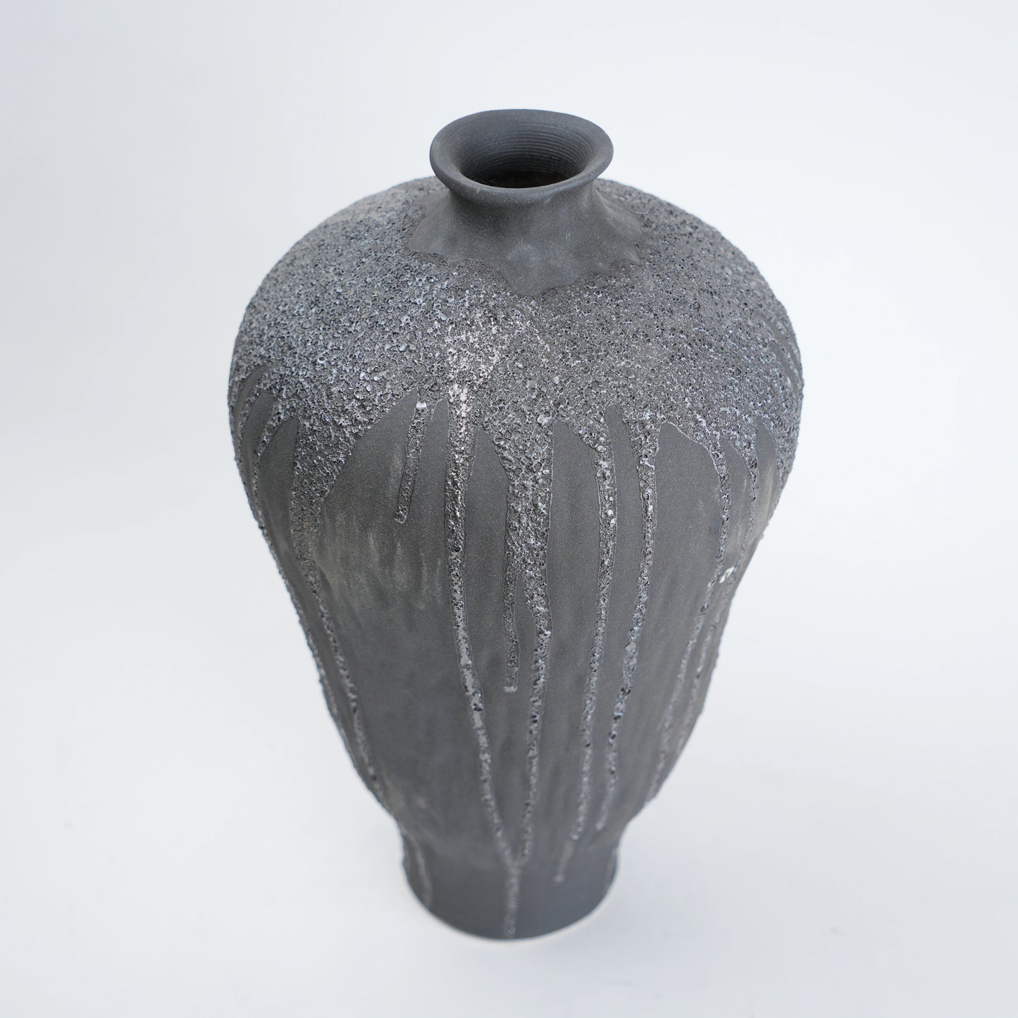Charcoal drip vase, 3/4 angle on white