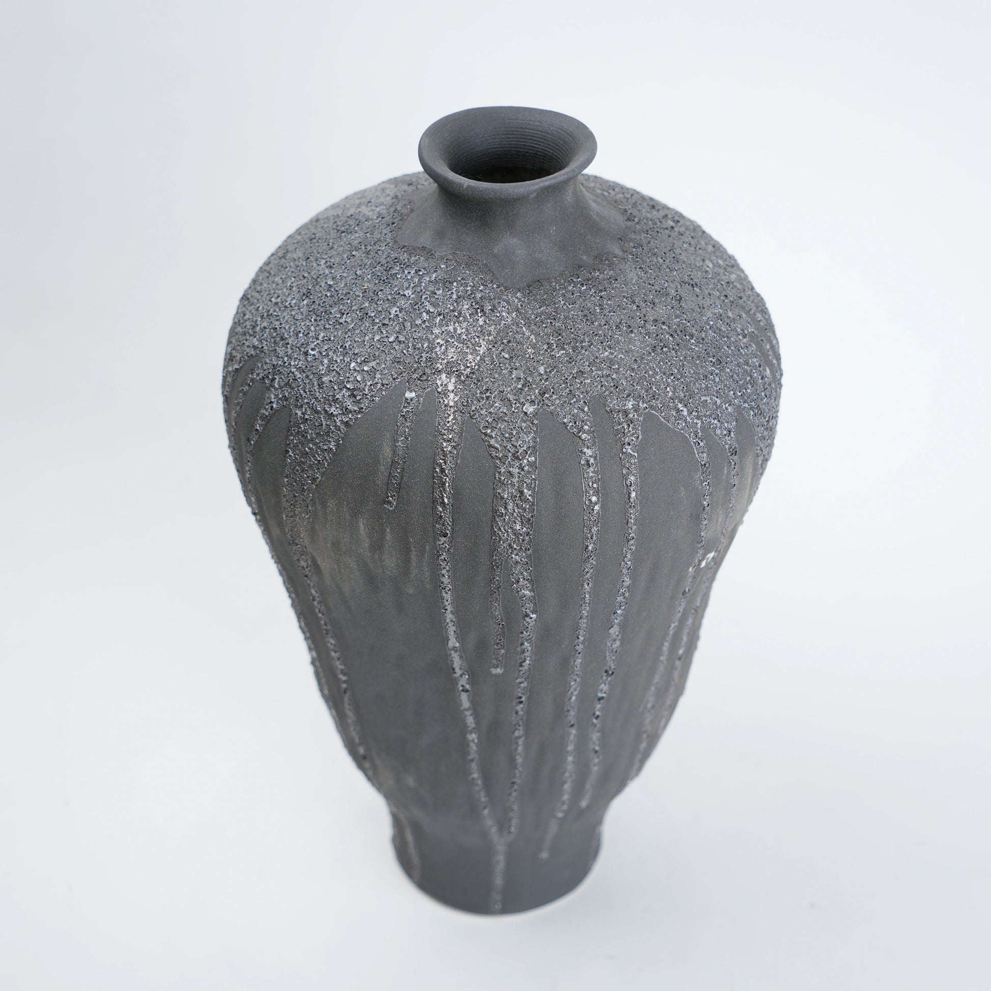 Charcoal drip vase, 3/4 angle on white