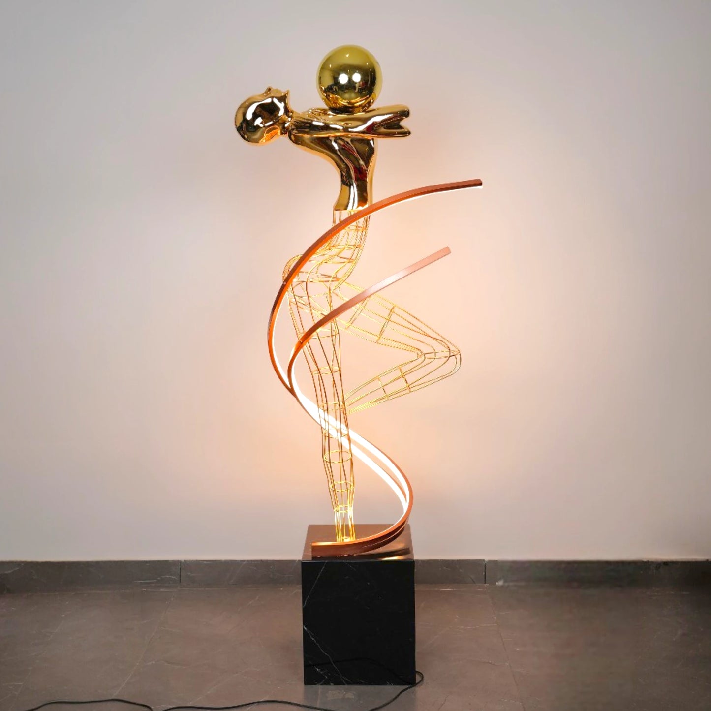 Sculptural Wireframe Floor Lamp