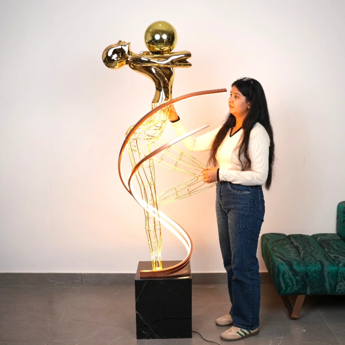 Sculptural Wireframe Floor Lamp