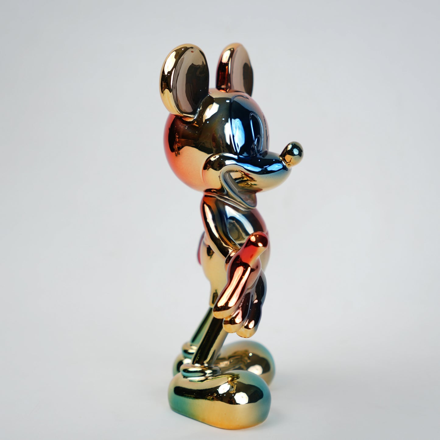 metallic decorative figurine for shelf decor