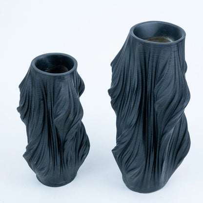 Luxury sculptural resin flower vases featuring flowing artistic textures in matte white and black finishes, ideal for fresh flowers, dried botanicals, console tables and modern designer interiors.`