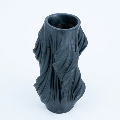 Luxury sculptural resin flower vases featuring flowing artistic textures in matte white and black finishes, ideal for fresh flowers, dried botanicals, console tables and modern designer interiors.`