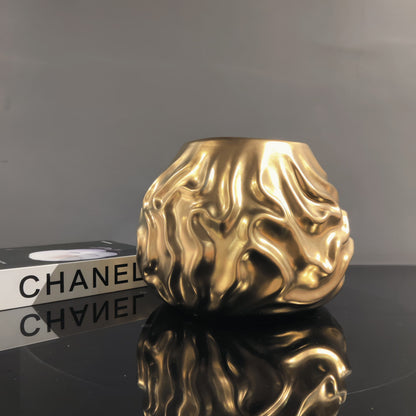Luxury metallic ceramic decorative vases featuring sculptural fluid textures in gold and silver finishes, ideal for fresh flowers, console tables, dining spaces and modern designer interiors.