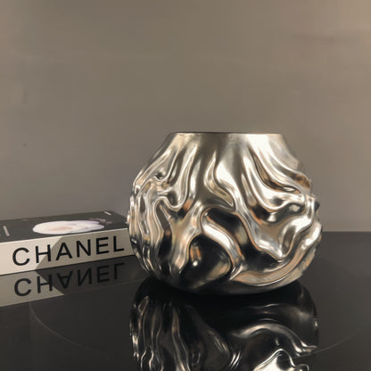Luxury metallic ceramic decorative vases featuring sculptural fluid textures in gold and silver finishes, ideal for fresh flowers, console tables, dining spaces and modern designer interiors.