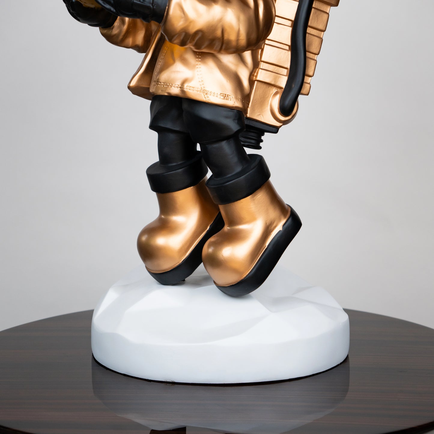 Astronaut lamp on white cloud base