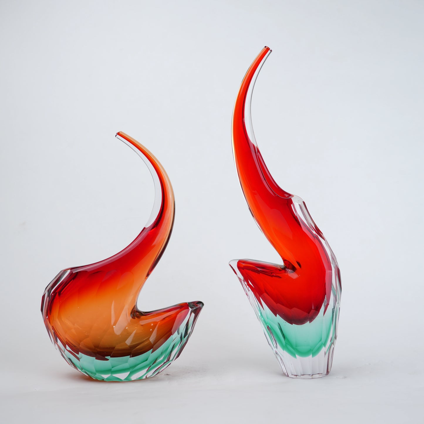 Curved gradient glass vase with side opening modern decor design
