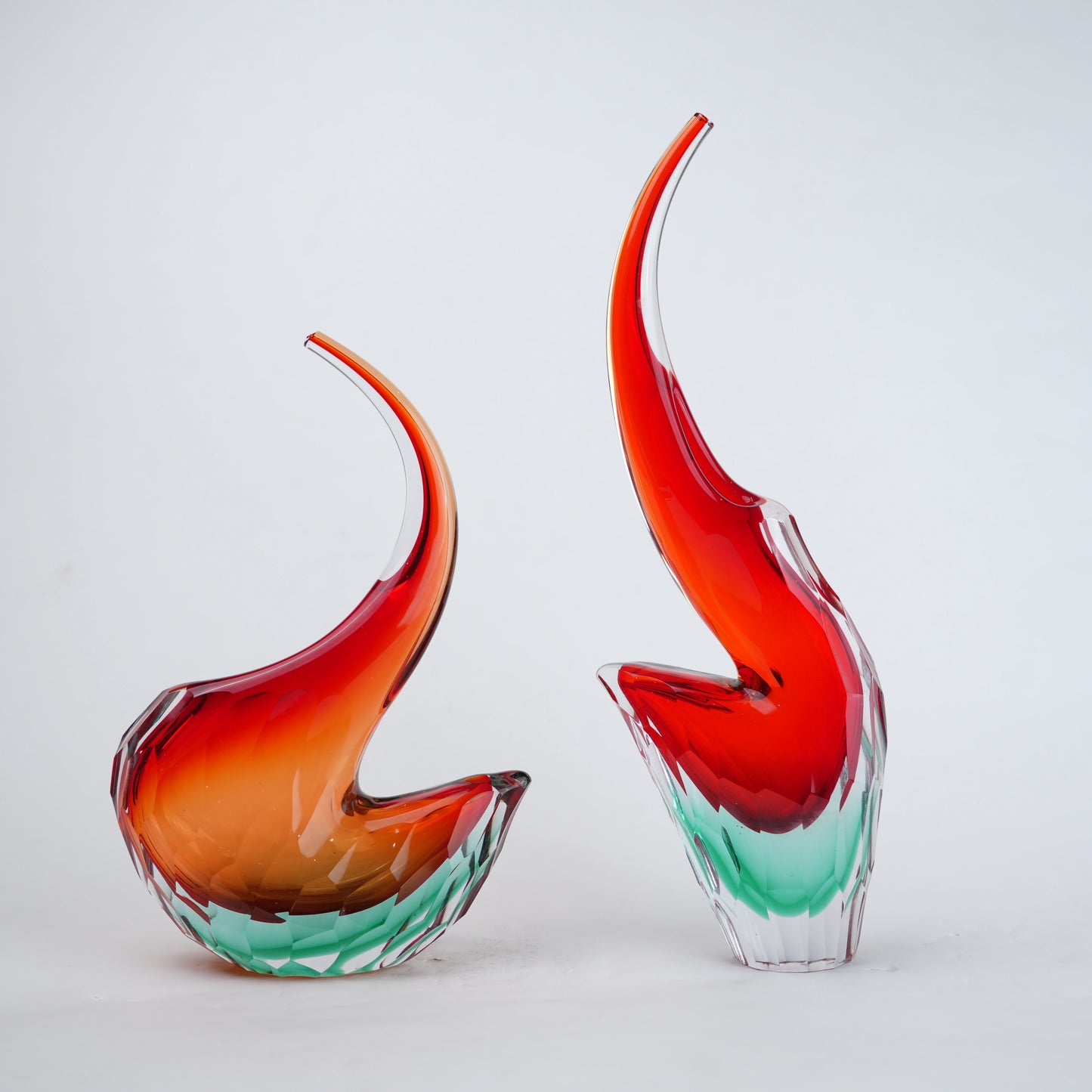 Curved gradient glass vase with side opening modern decor design