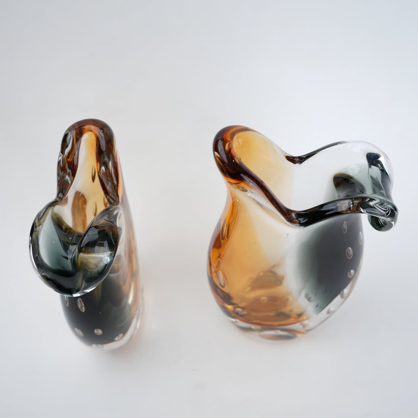 Swan Curve pair, elevated curled lip view