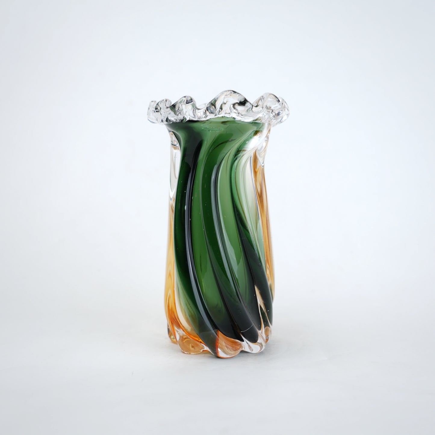 Meadow Flow short Murano, side on white