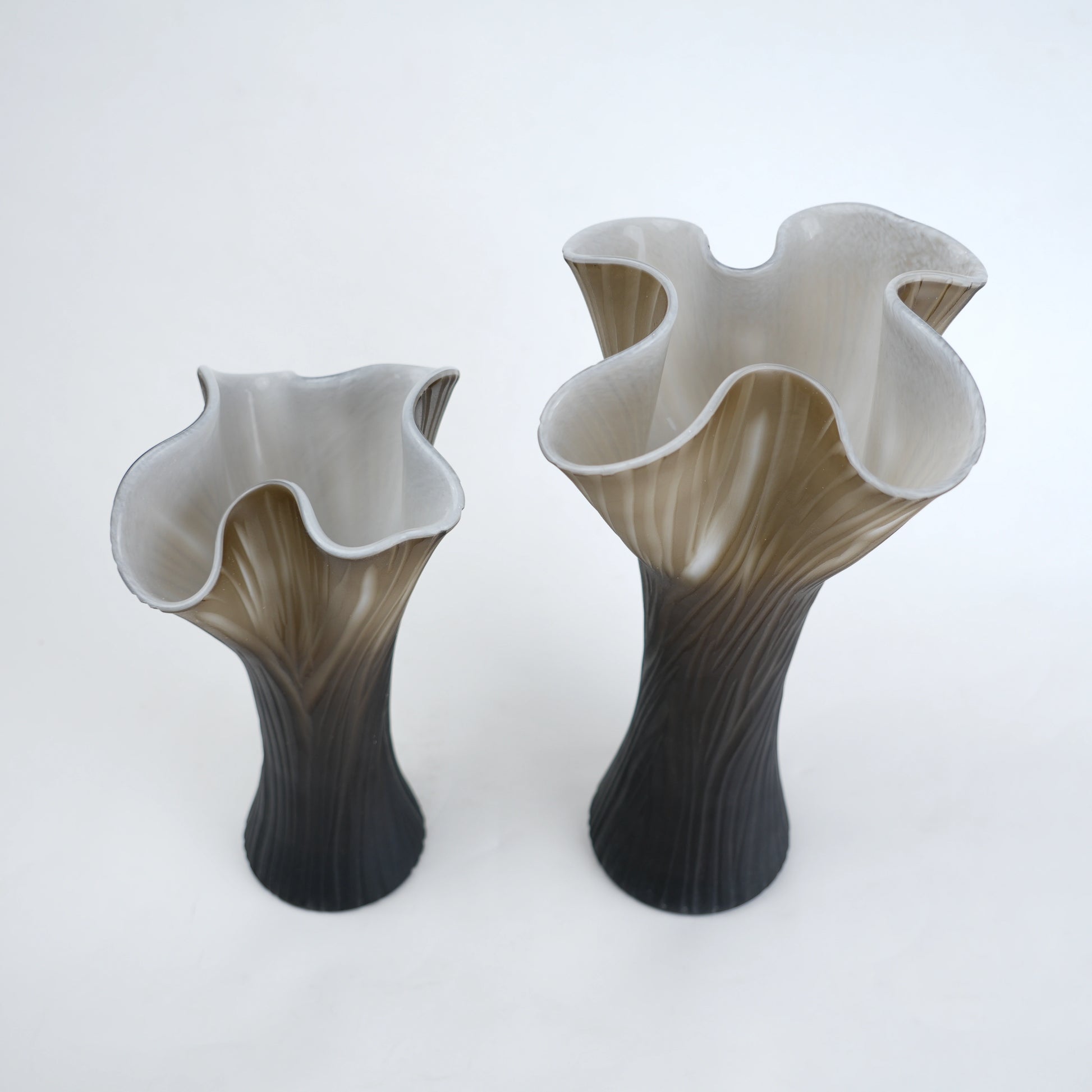 Textured glass decorative vase with ribbed design and ivory edge in two sizes