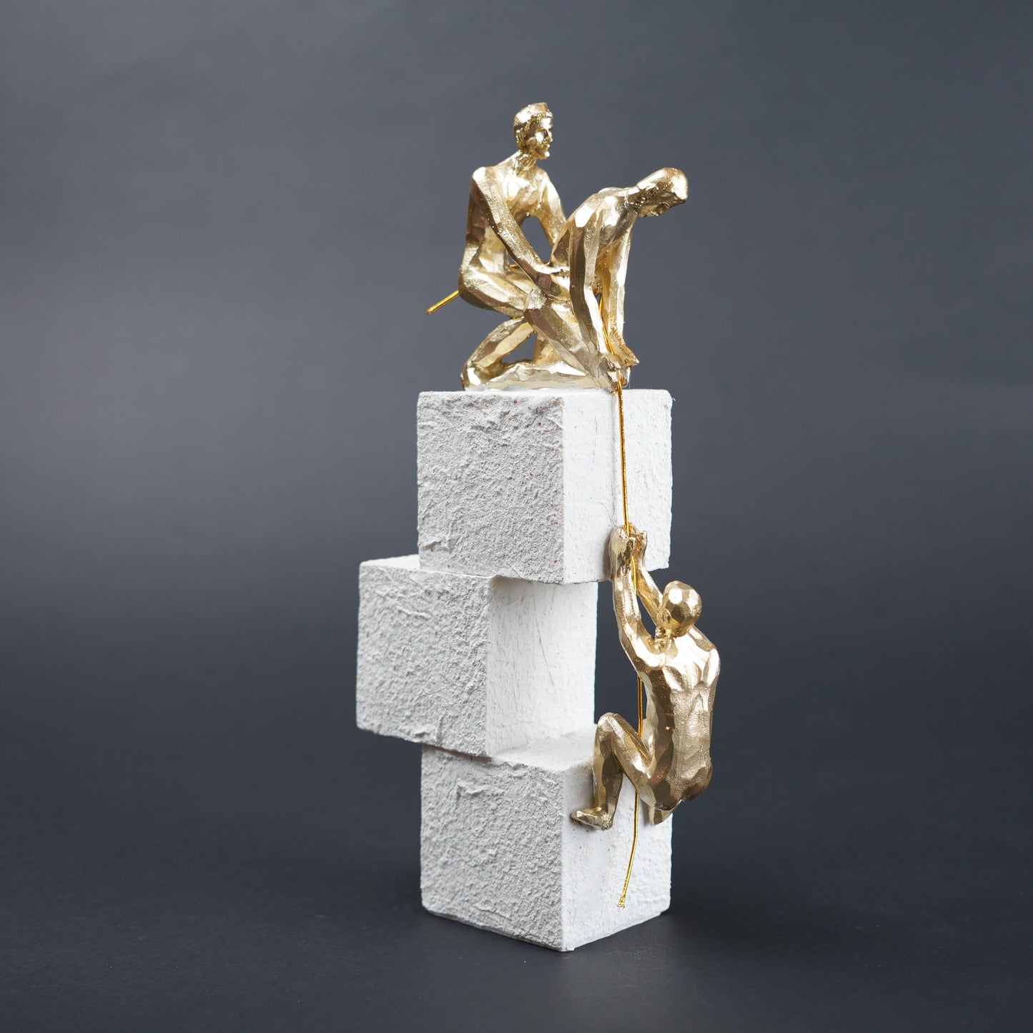 Progression Form white cubes, side on grey