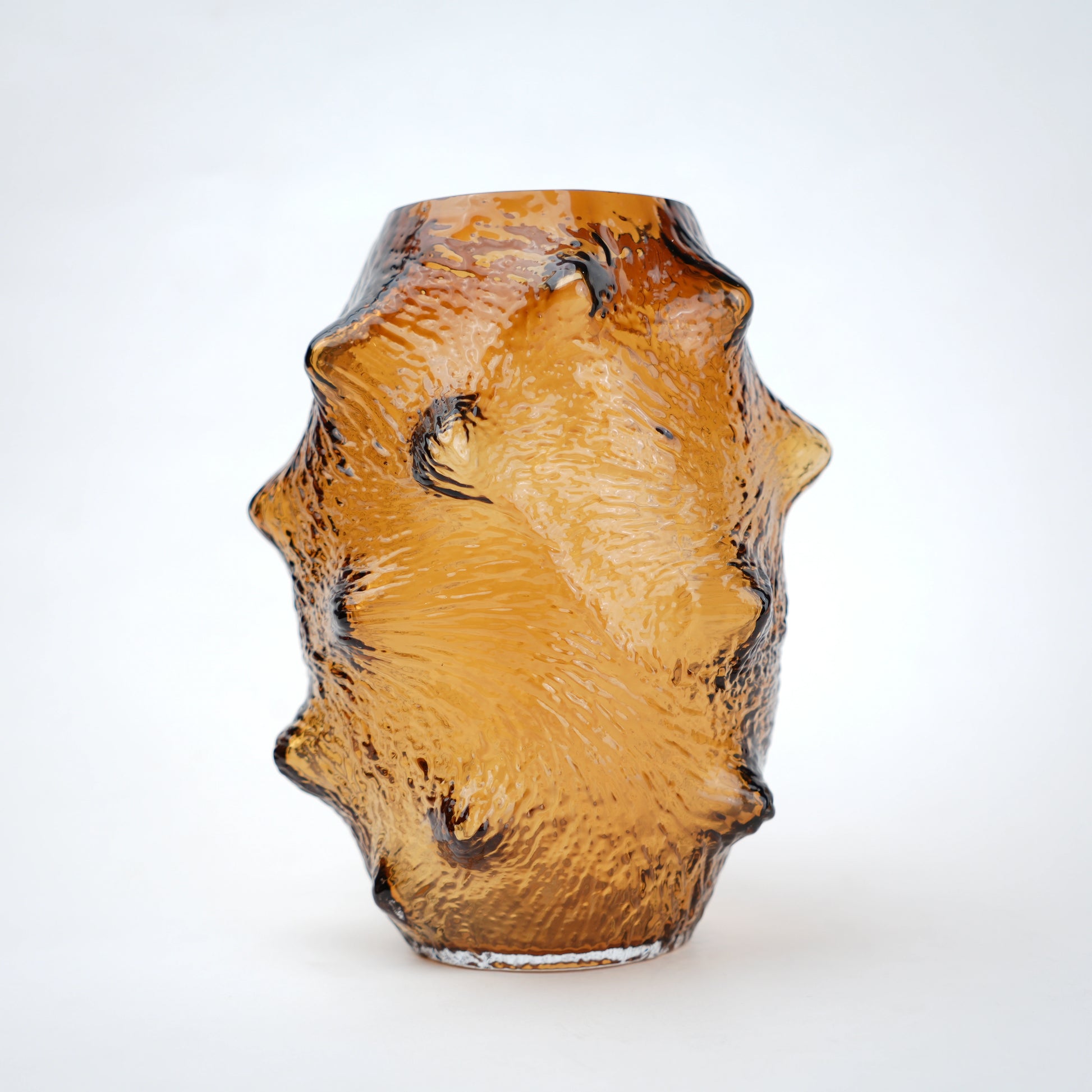 Small amber hammered vase, front shot