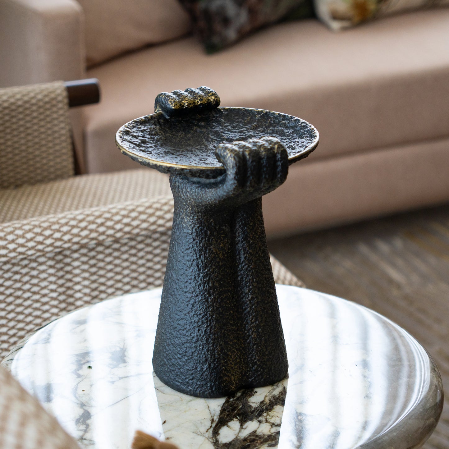 Hammered Black Resin Lifting Plate