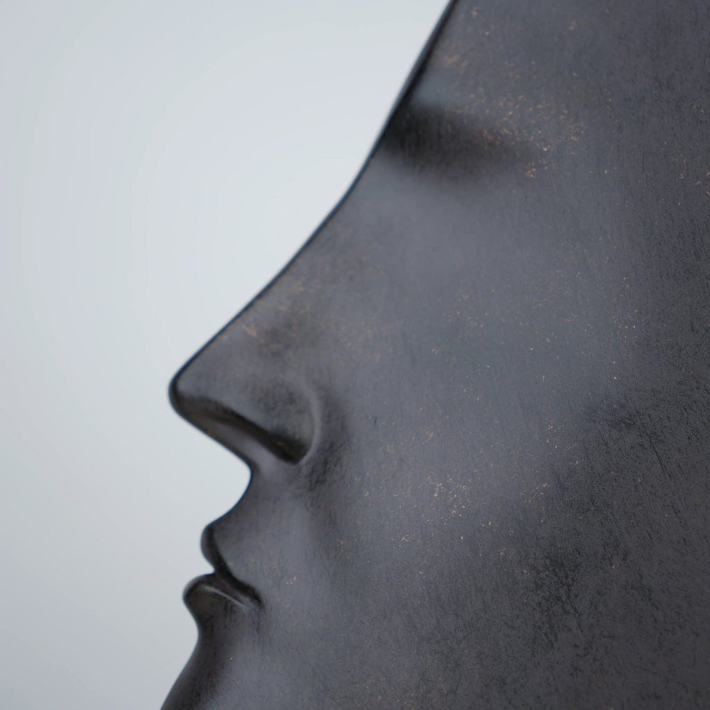 Contemporary human face decor piece for elegant table and console decoration
