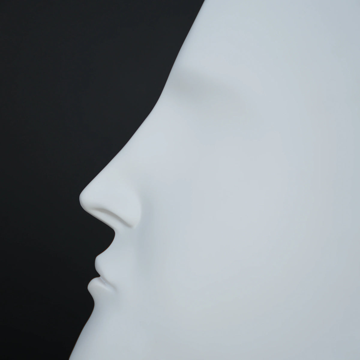Abstract face decor piece in matte white finish, modern human form tabletop accent for living room, shelf or console styling