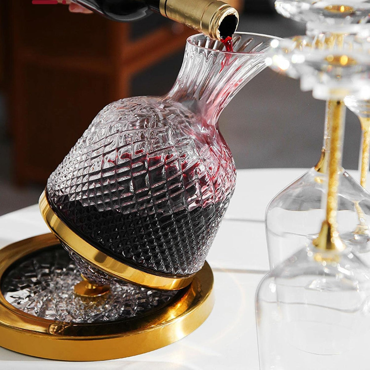 Premium crystal-style decanter designed for whiskey, wine, and cocktail serving with luxury decorative appeal