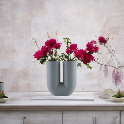 Grey dual curve vase w/ magenta mums
