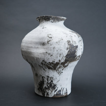 Curvy ivory ash vase, 3/4 view dark
