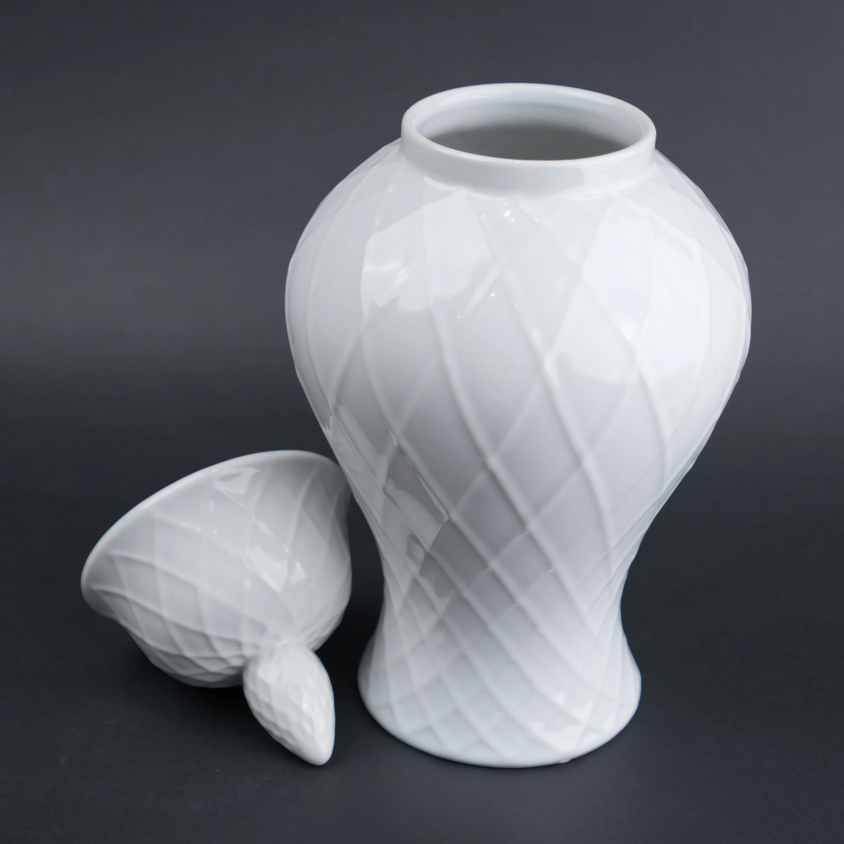 Ivory lattice jar top-down, lid beside