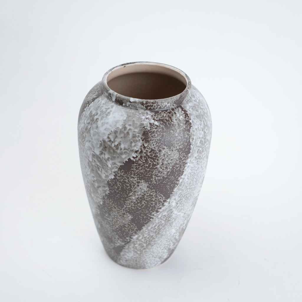 Mineral glaze urn, elevated, pale interior