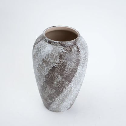 Mineral glaze urn, elevated, pale interior