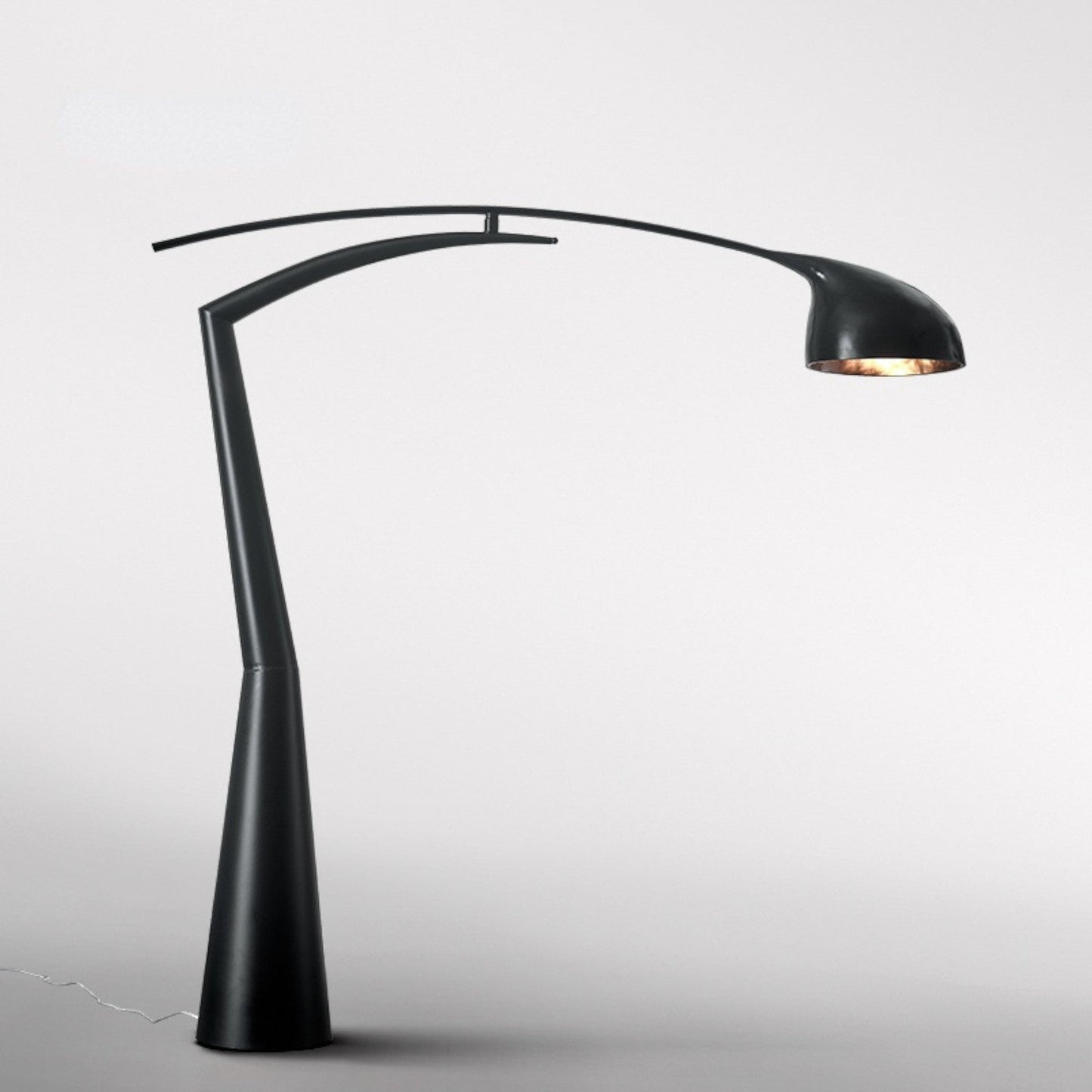 Curva Black Lamp – Modern Sophistication