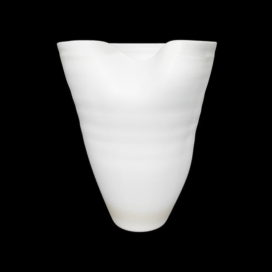 Luxury white resin flower vase featuring a minimalist sculptural silhouette with a soft organic wave rim and matte textured finish, ideal for fresh flowers, dried botanicals and modern designer interiors.