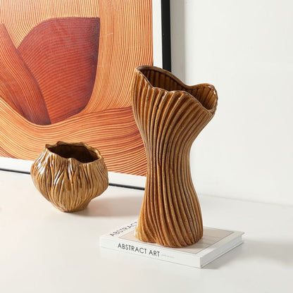 Waveform Luxe Vase – Sculptural Elegance for Timeless Spaces